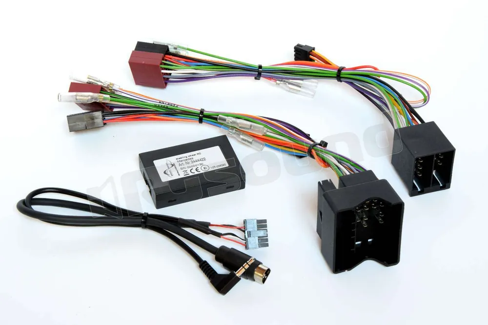 Alpine APF-D200MB mantiene i comandi al volante e display originali Me