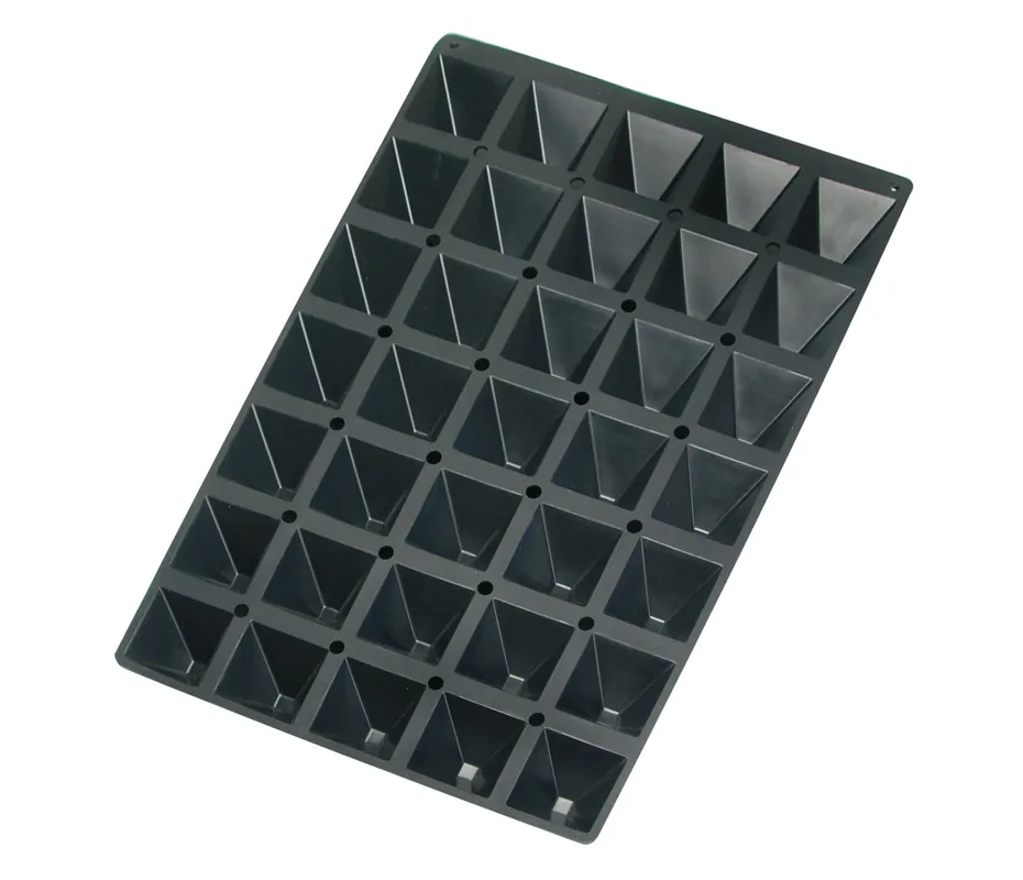 Stampo a piramide LACOR con 35 cavità nero 66768