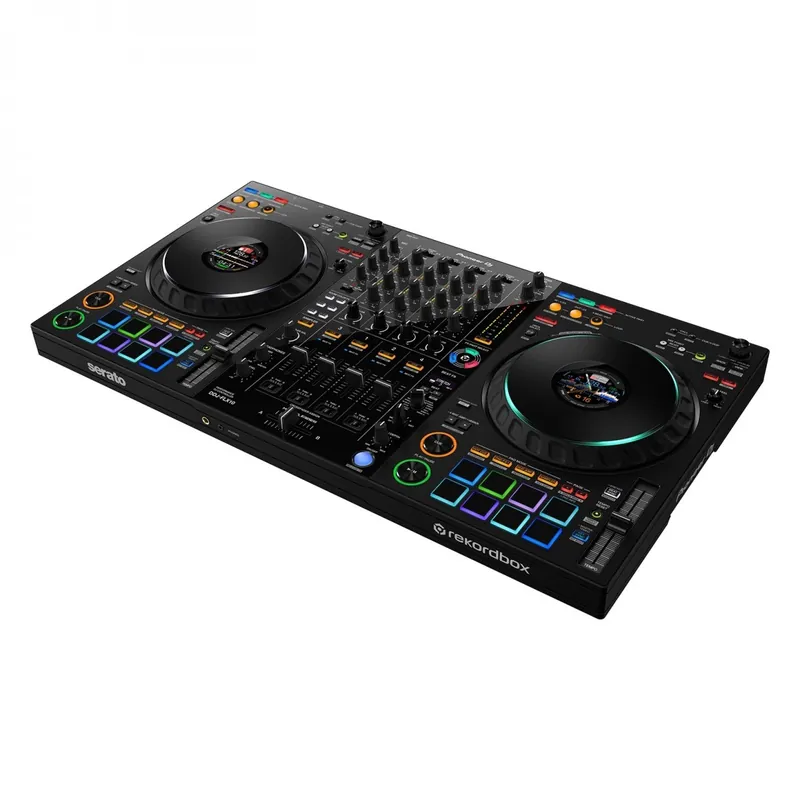 Denon DJ SC Live 4 con Flight Case Magma