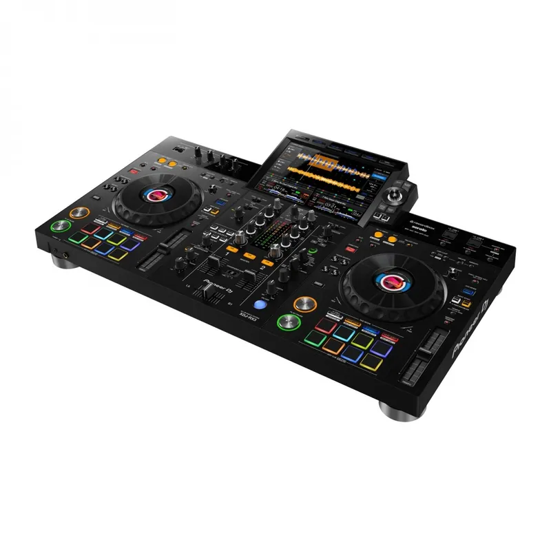 Denon DJ SC Live 4 con Flight Case Magma