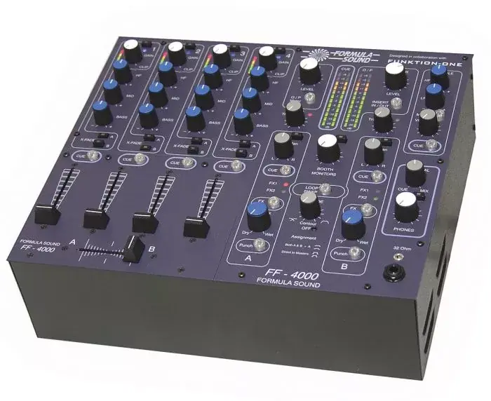 TC Helicon VoiceTone C1